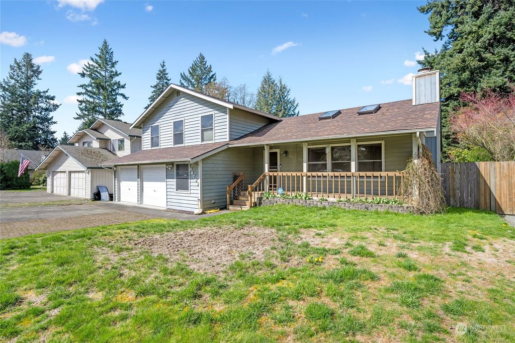 Photo of 33709 29th Court SW, Federal Way, WA 98023 (MLS # 2216369)