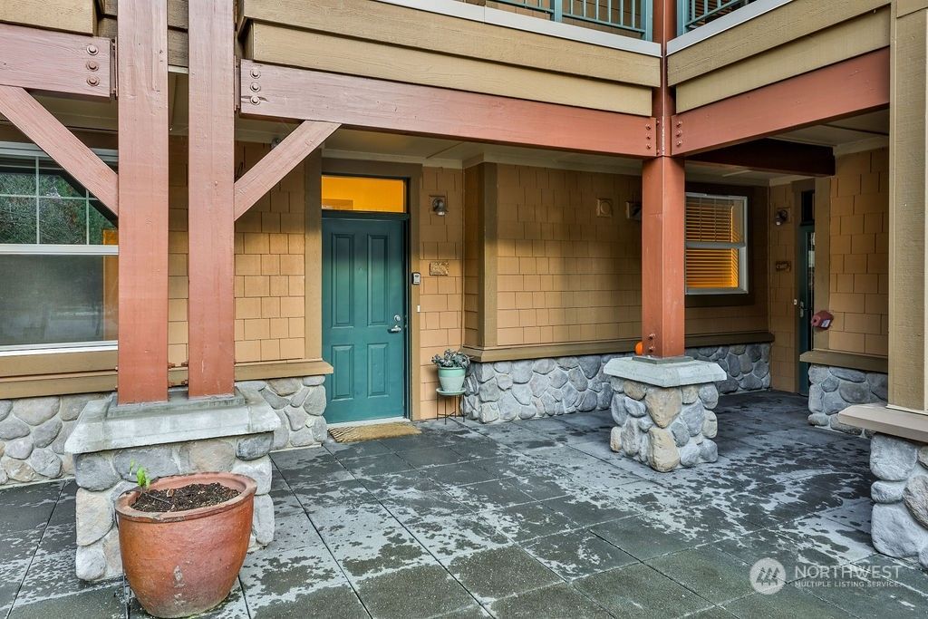Photo of 1000 Cabin Creek Lane SW #C106, Issaquah, WA 98027 (MLS # 2182940)