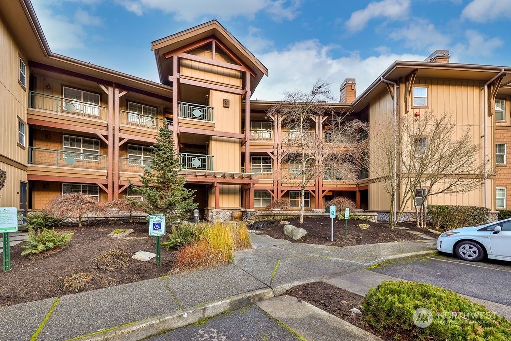 Photo of 1000 Cabin Creek Lane SW #C106, Issaquah, WA 98027 (MLS # 2182940)