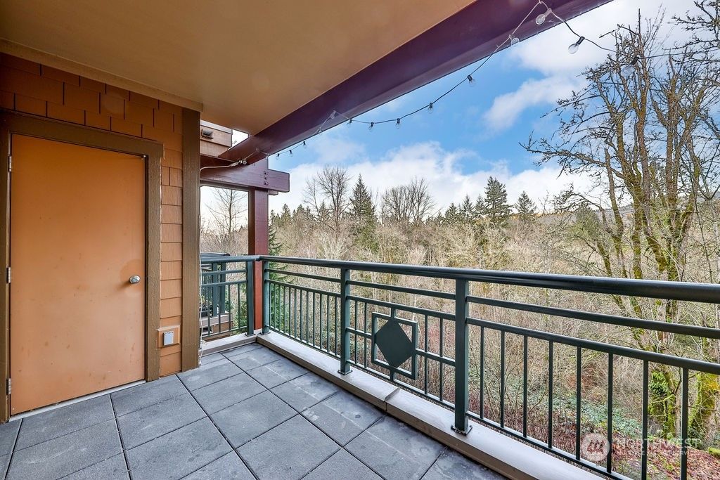 Photo of 1000 Cabin Creek Lane SW #C106, Issaquah, WA 98027 (MLS # 2182940)