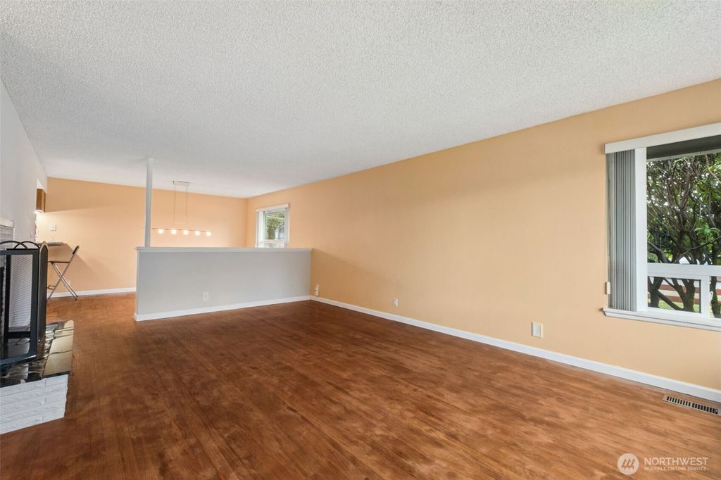 Photo of 14204 12th Avenue SW, Burien, WA 98166 (MLS # 2495935)