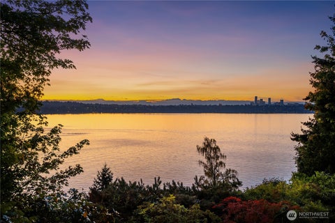 Photo of 4429 Forest Avenue SE, Mercer Island, WA 98040 (MLS # 2592604)