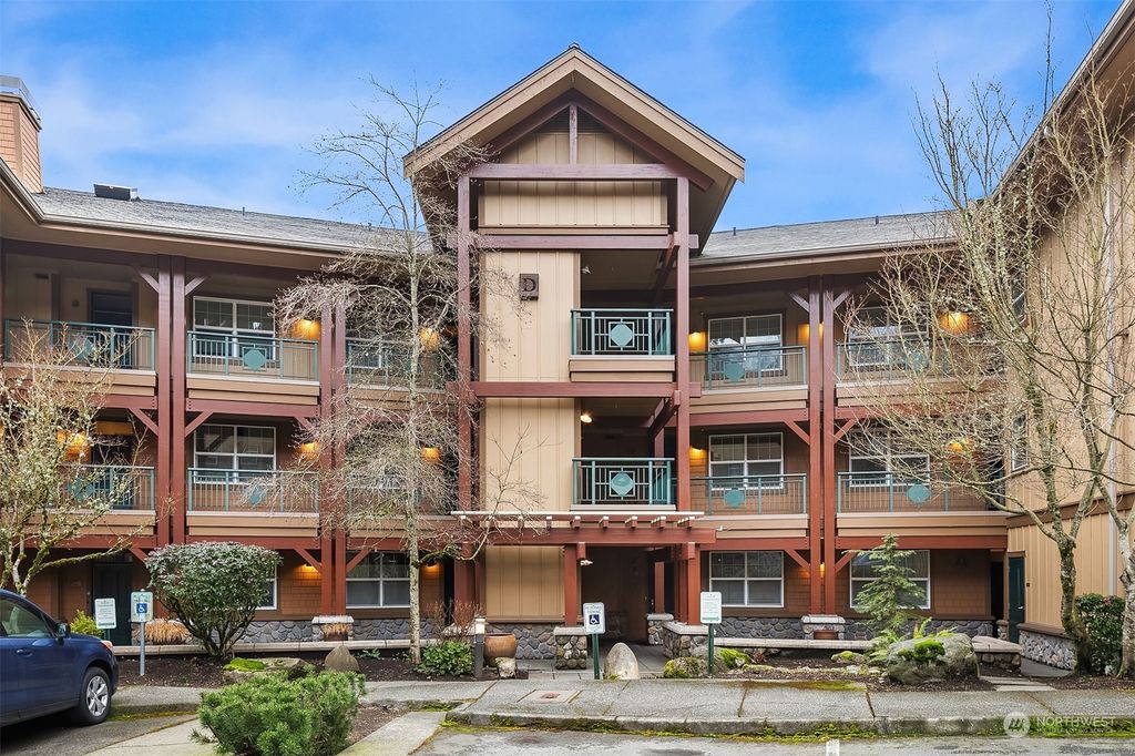 Photo of 1000 Cabin Creek Lane SW #D202, Issaquah, WA 98027 (MLS # 2200085)