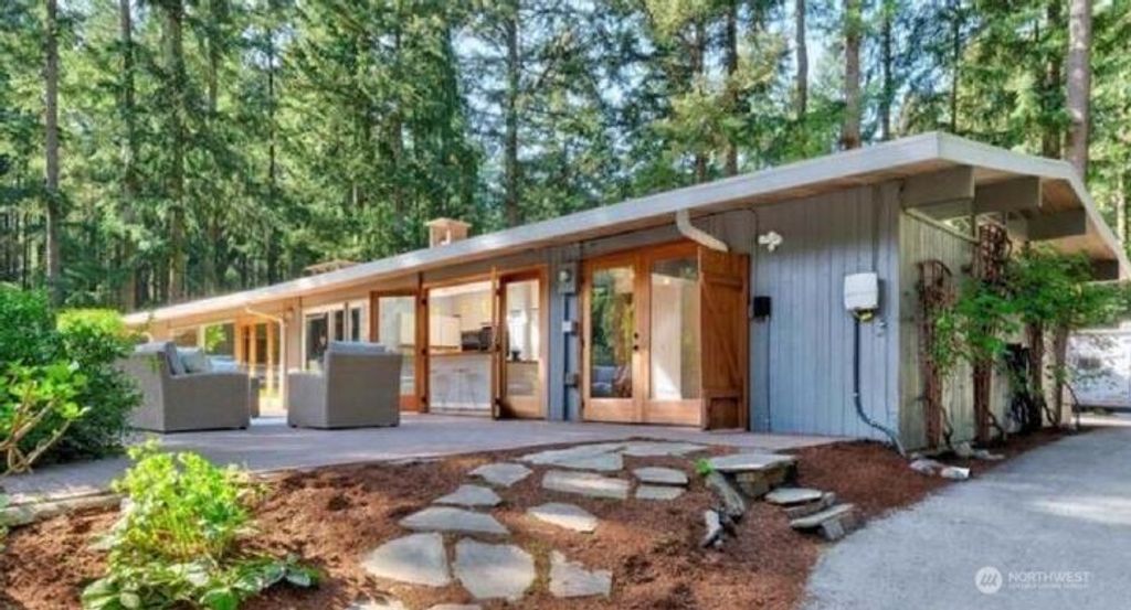 Photo of 12 Bridlewood Circle, Kirkland, WA 98033 (MLS # 2338667)