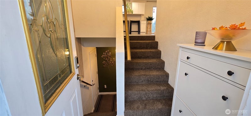 115 E Roberts Place