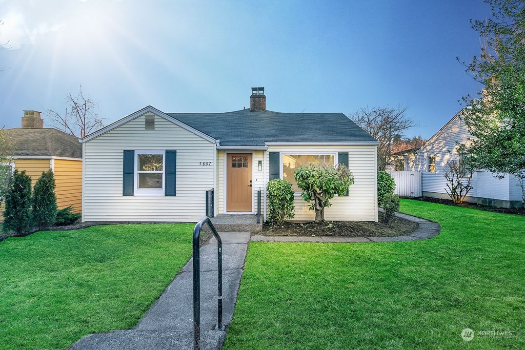 Photo of 5807 56th Avenue NE, Seattle, WA 98105 (MLS # 2038226)