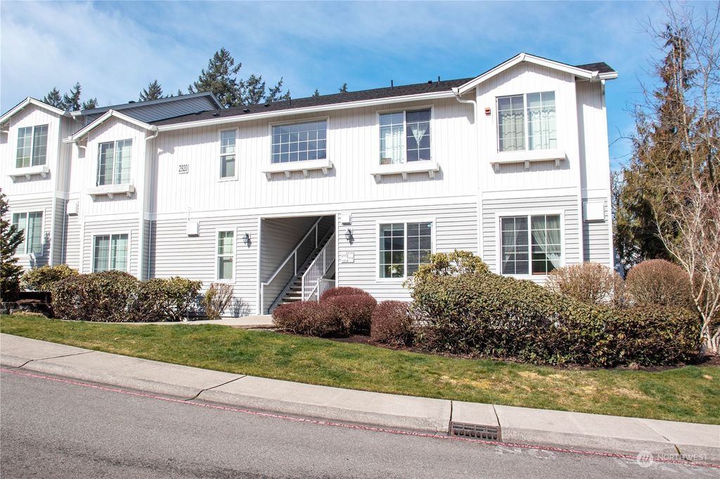 Photo of 2920 SE 8th Place #2114, Renton, WA 98058 (MLS # 2204415)