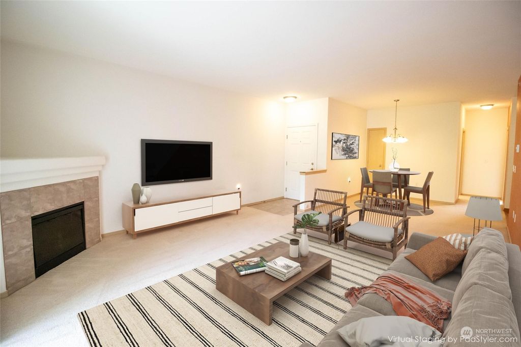 Photo of 2920 SE 8th Place #2114, Renton, WA 98058 (MLS # 2204415)