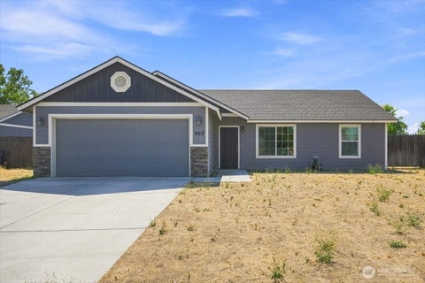 Photo of 462 E 15th Place PL, Kennewick, WA 99337 (MLS # 2573427)