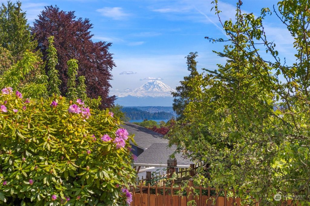 Photo of 418 30th Avenue, Seattle, WA 98122 (MLS # 2232547)