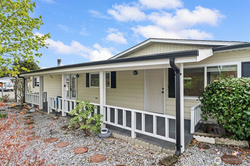 Photo of 1402 22nd Street NE #235, Auburn, WA 98002 (MLS # 2508237)