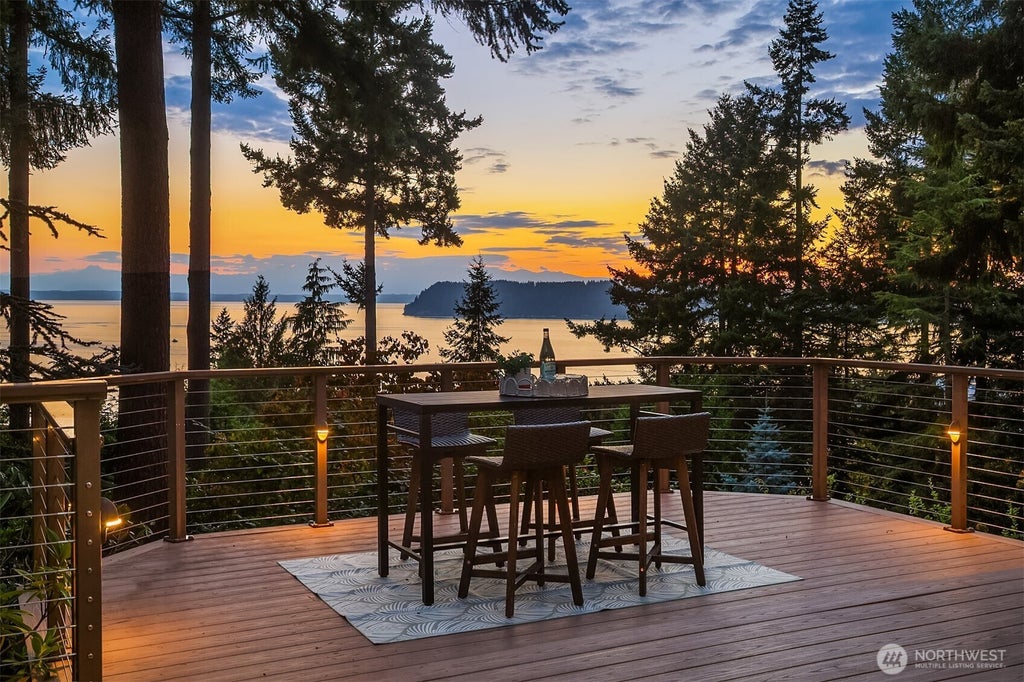 Photo of 6029 95th Place SW, Mukilteo, WA 98275 (MLS # 2574621)