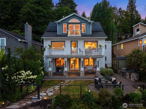 Photo of 11754 Riviera Place NE, Seattle, WA 98125 (MLS # 2561211)