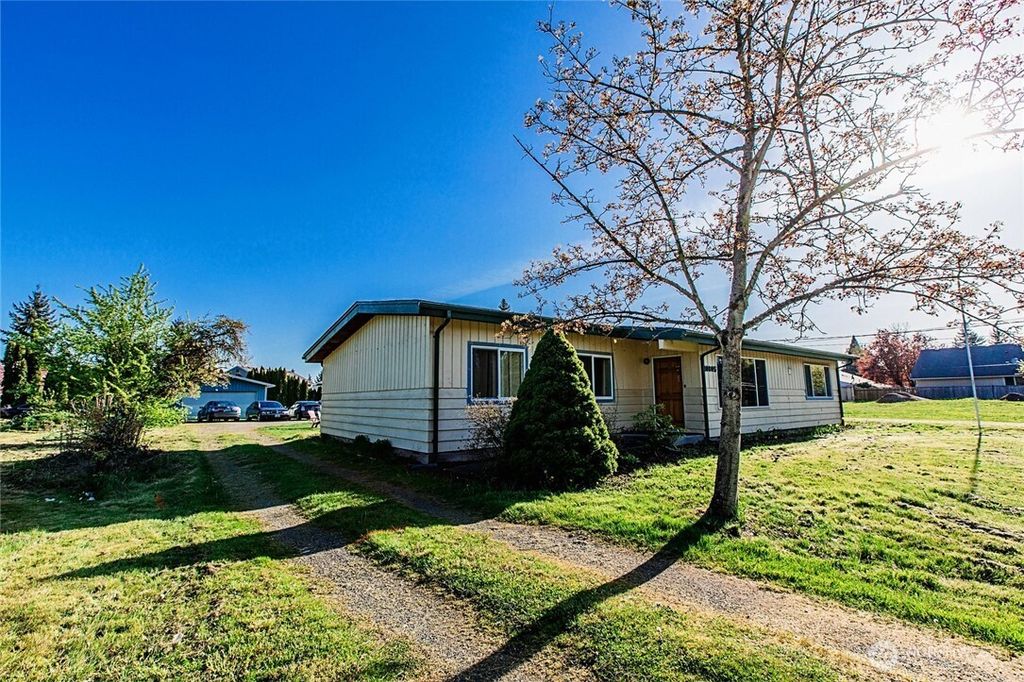 Photo of 10805 SE 248th Street, Kent, WA 98030 (MLS # 2525467)