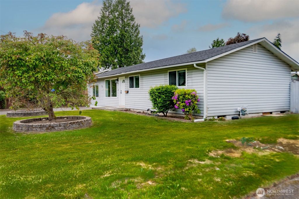 Photo of 2935 18th Street SE, Auburn, WA 98092 (MLS # 2397922)