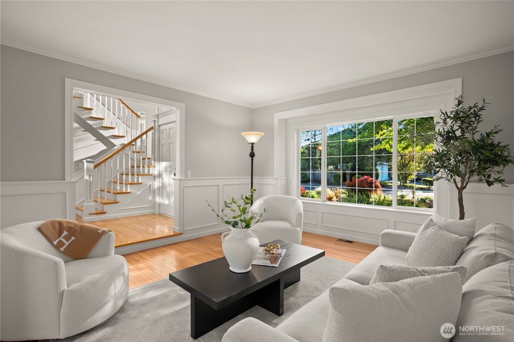 Photo of 12824 86th Avenue NE, Kirkland, WA 98034 (MLS # 2524591)