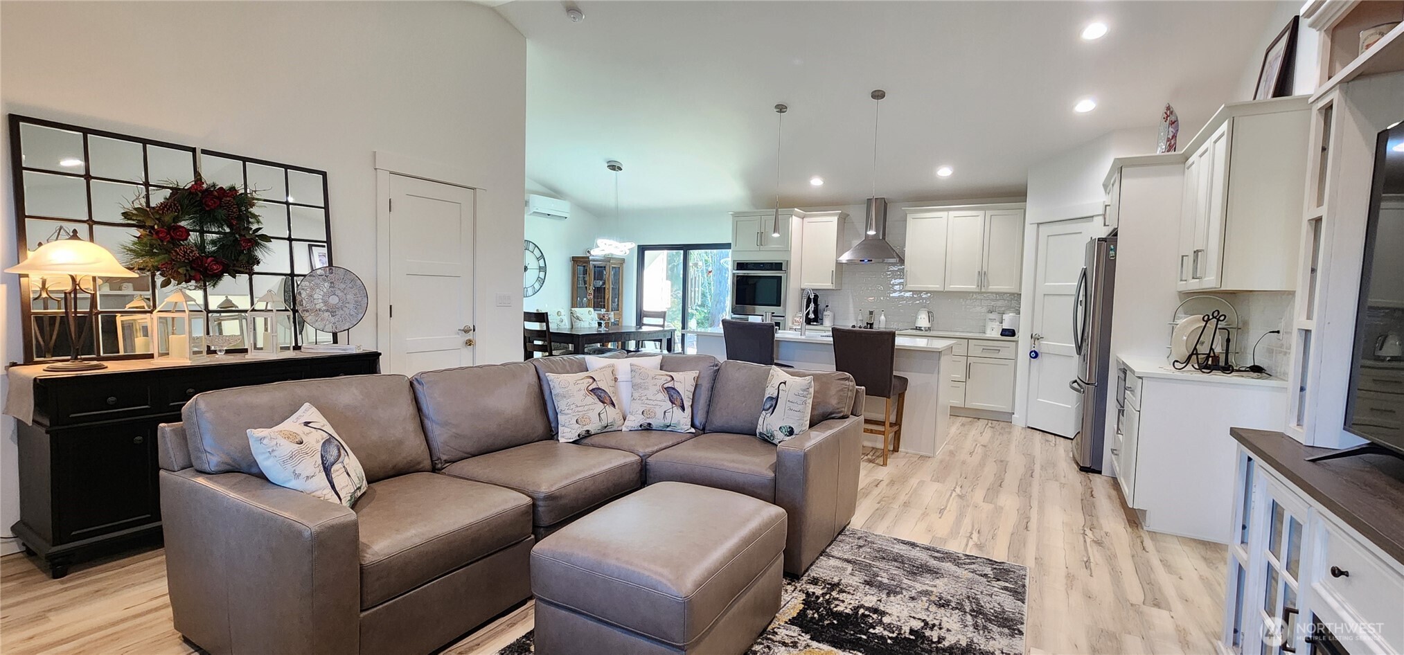 160 E Country Club Drive N