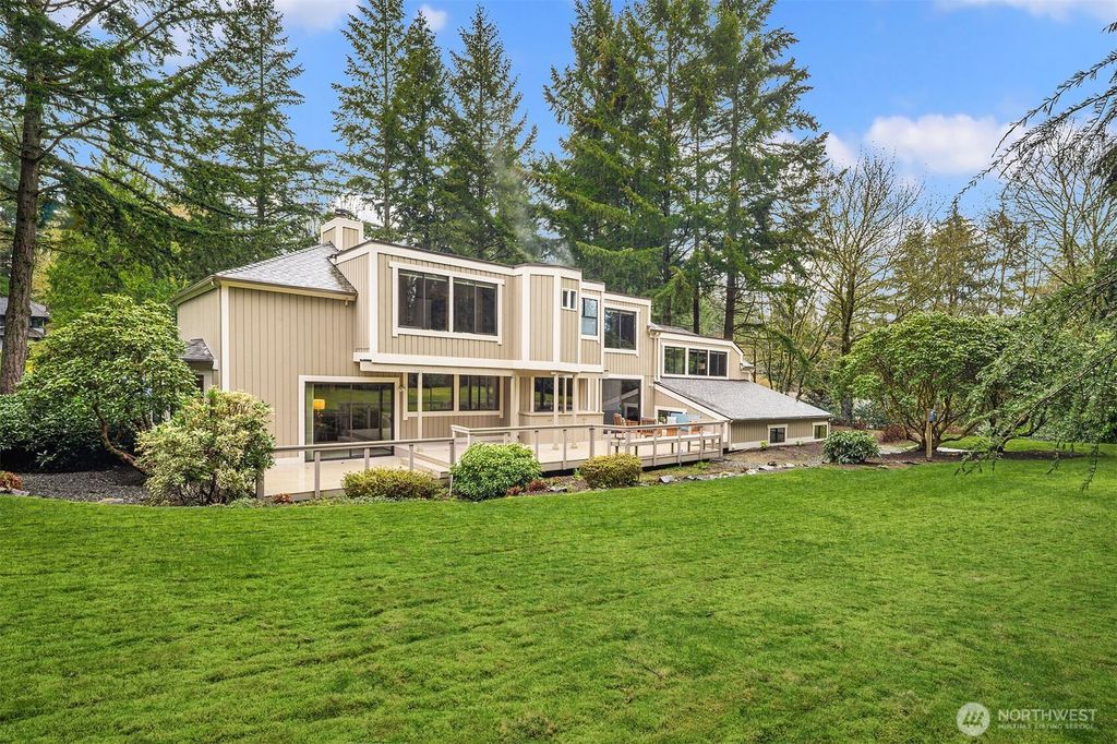 Photo of 13807 NE 48th Place, Bellevue, WA 98005 (MLS # 2341358)