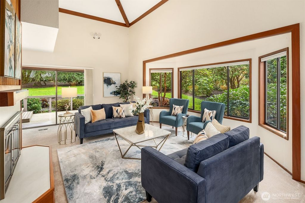 Photo of 13807 NE 48th Place, Bellevue, WA 98005 (MLS # 2341358)