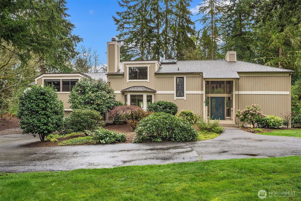 Photo of 13807 NE 48th Place, Bellevue, WA 98005 (MLS # 2341358)