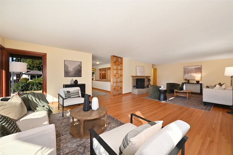 1956 Clise Place W