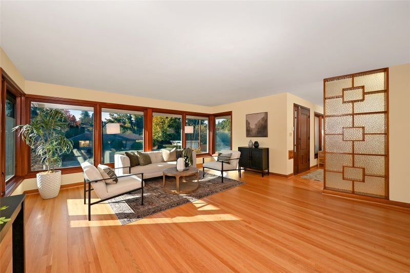 1956 Clise Place W
