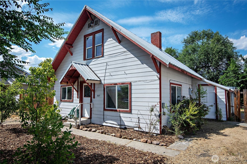 Photo of 307 W 14th Avenue, Ellensburg, WA 98926 (MLS # 2578281)