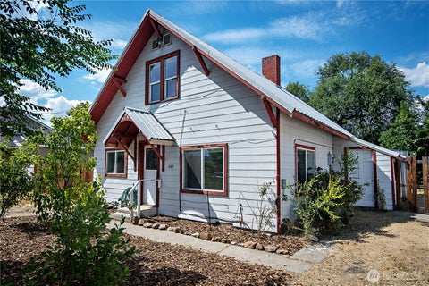 Photo of 307 W 14th Avenue, Ellensburg, WA 98926 (MLS # 2578281)
