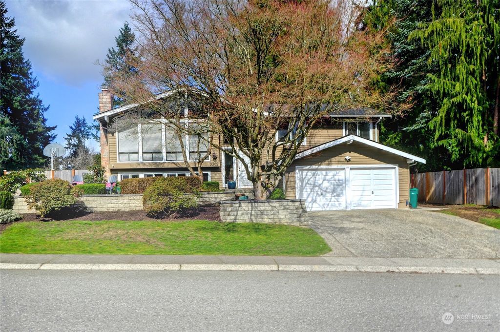 Photo of 9302 NE 141st Place, Kirkland, WA 98034 (MLS # 2208031)