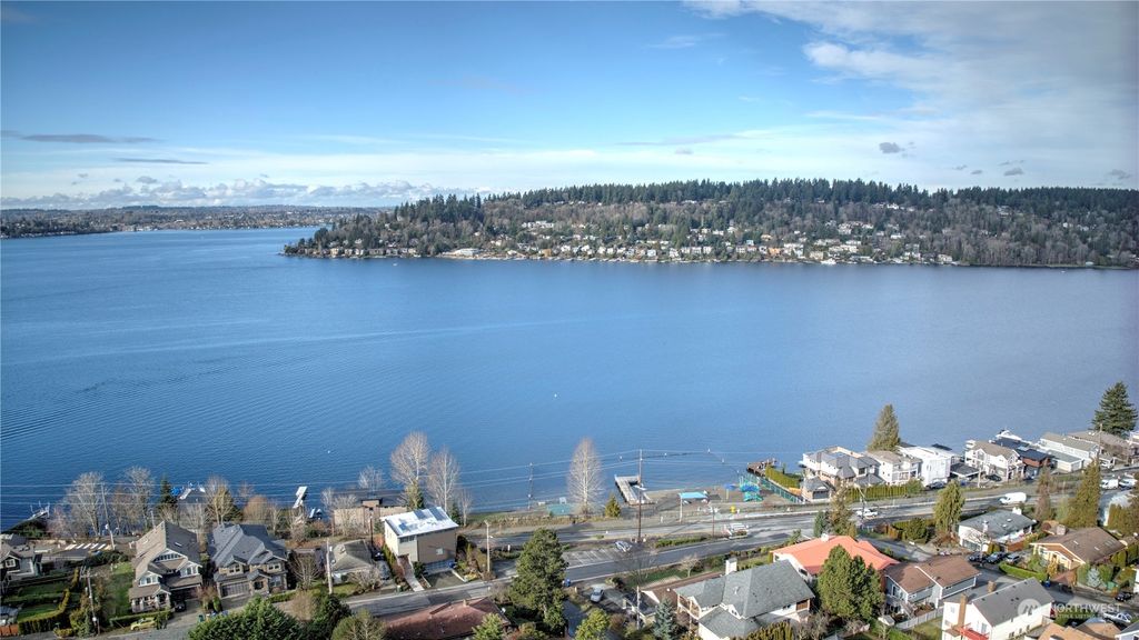 Photo of 1008 N 33rd Place, Renton, WA 98056 (MLS # 2028515)