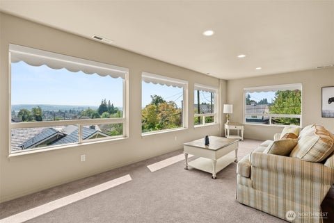 Photo of 910 N Thornton ST, Aberdeen, WA 98520 (MLS # 2565925)