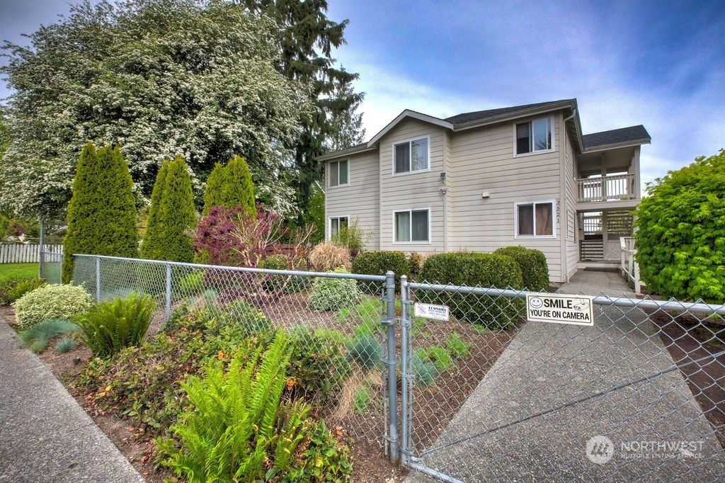 Photo of 3521 Oakes Avenue, Everett, WA 98201 (MLS # 2246178)