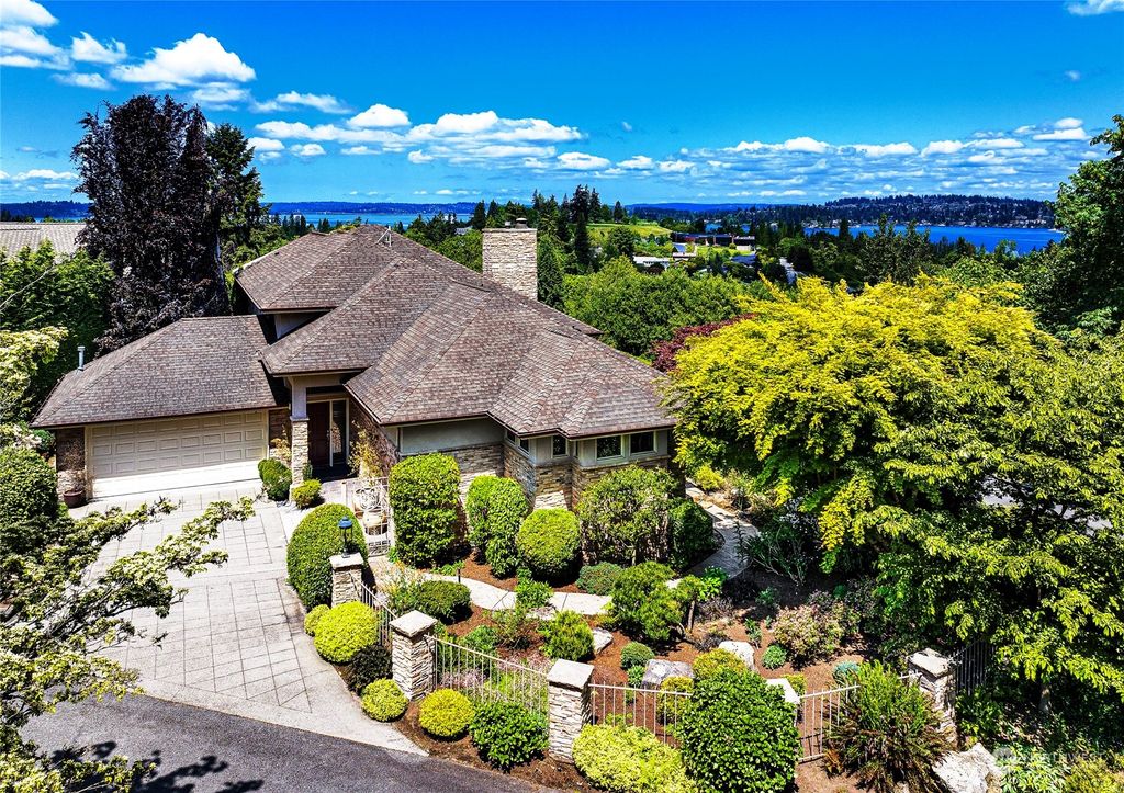 Photo of 8220 SE 29th Street, Mercer Island, WA 98040 (MLS # 2249784)