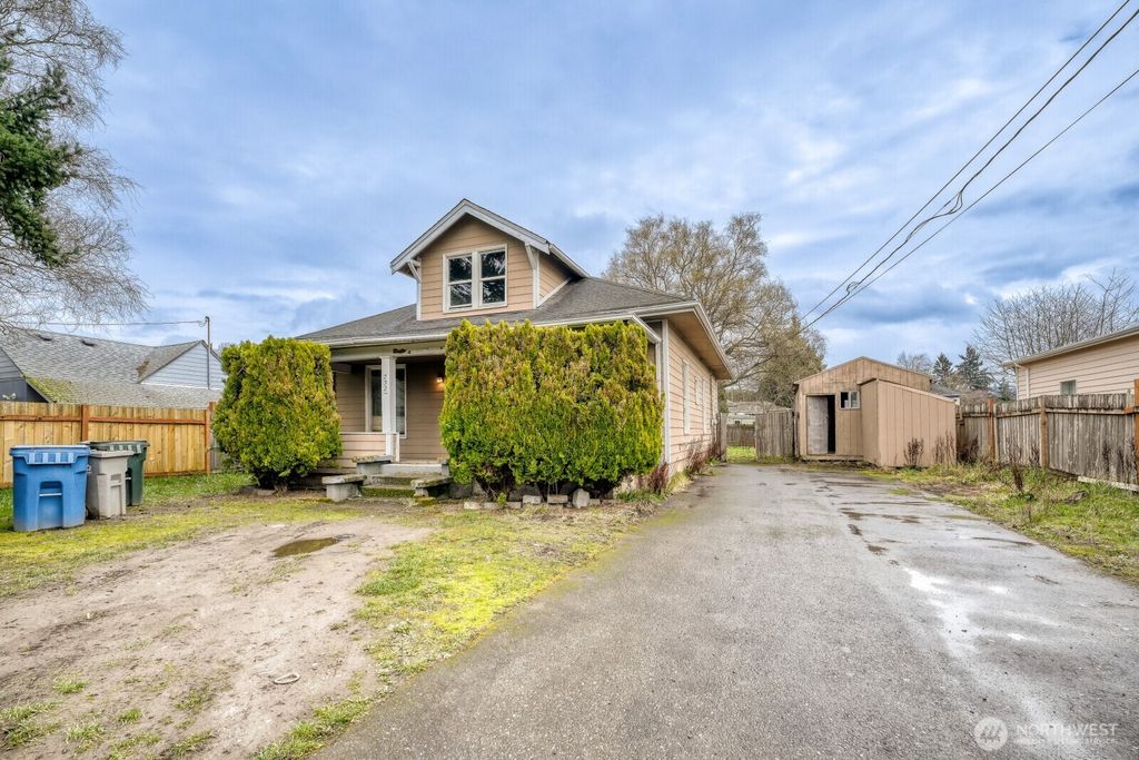 Photo of 732 5th Avenue N, Kent, WA 98032 (MLS # 2485222)