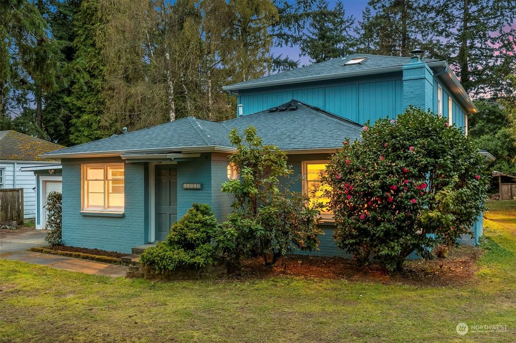 Photo of 11739 Meridian Avenue N, Seattle, WA 98133 (MLS # 2210947)