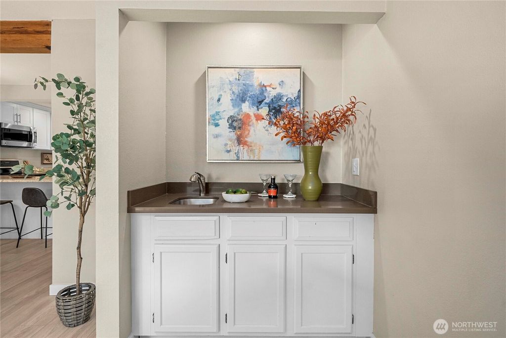 Photo of 210 Boylston Avenue E #204, Seattle, WA 98102 (MLS # 2449394)