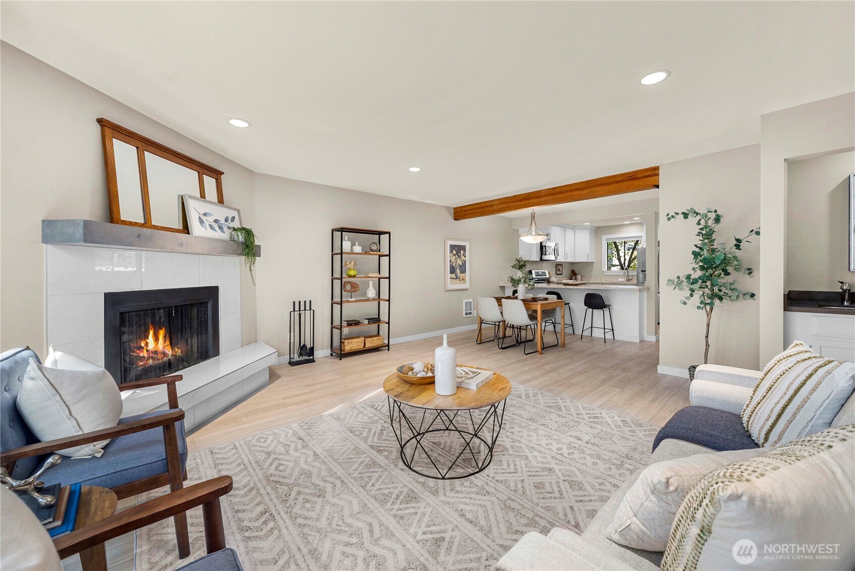 210 Boylston Avenue E 204