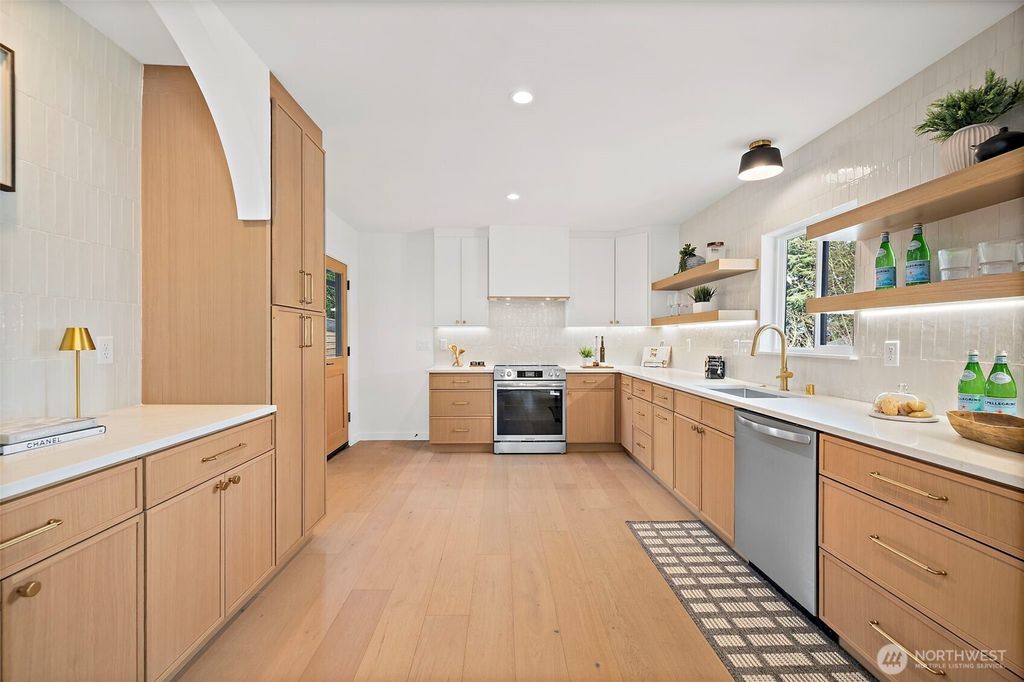 Photo of 414 W Smith Street, Seattle, WA 98119 (MLS # 2478333)