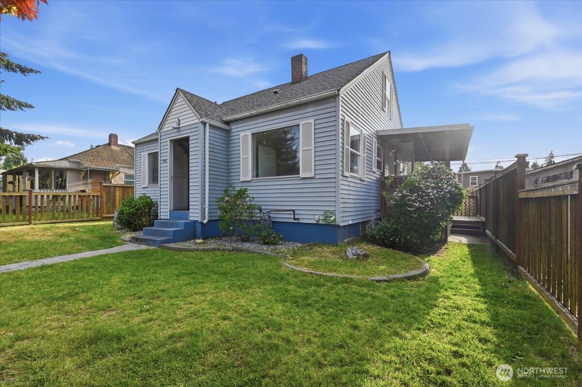 4624 N Pearl Street