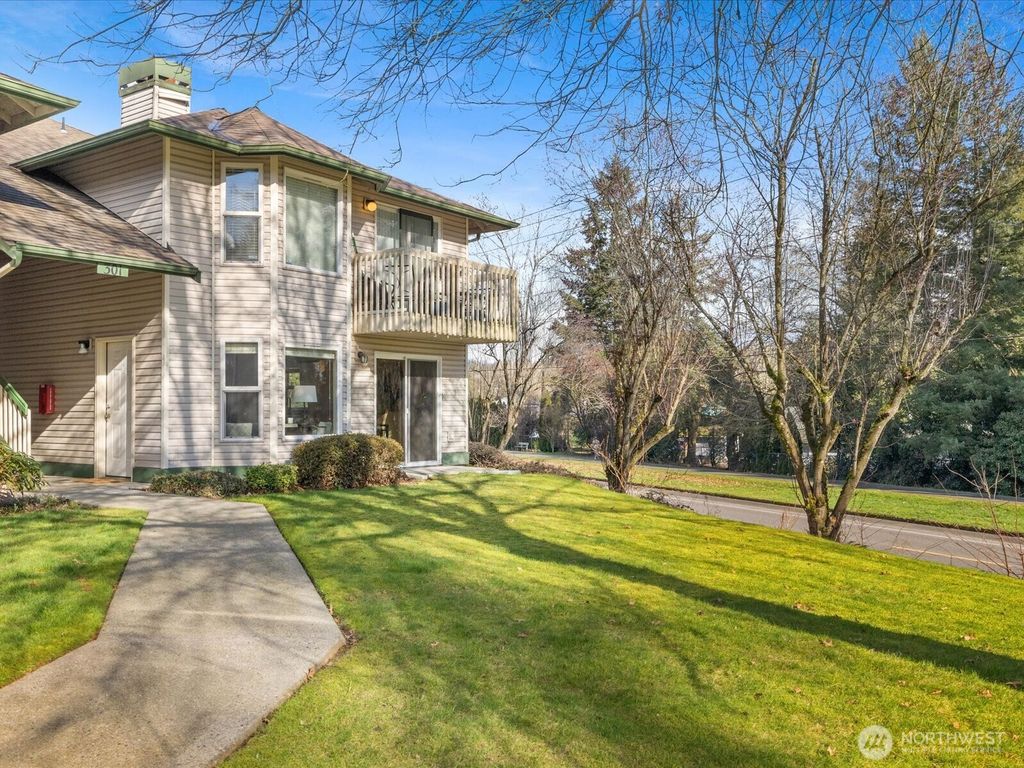 Photo of 301 9th Street #2, Snohomish, WA 98290 (MLS # 2482088)