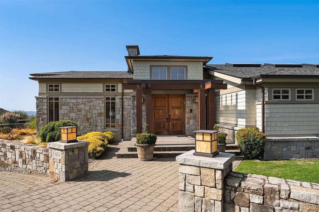 Photo of 1905 91st Place NE, Clyde Hill, WA 98004 (MLS # 2437767)