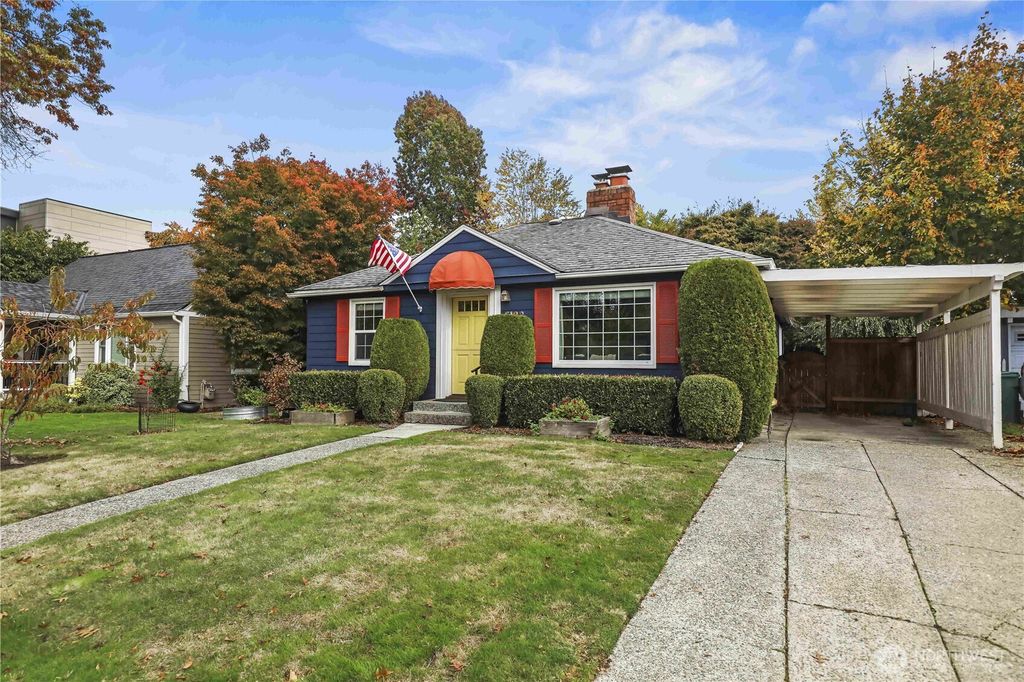 Photo of 5122 46th Avenue NE, Seattle, WA 98105 (MLS # 2446127)