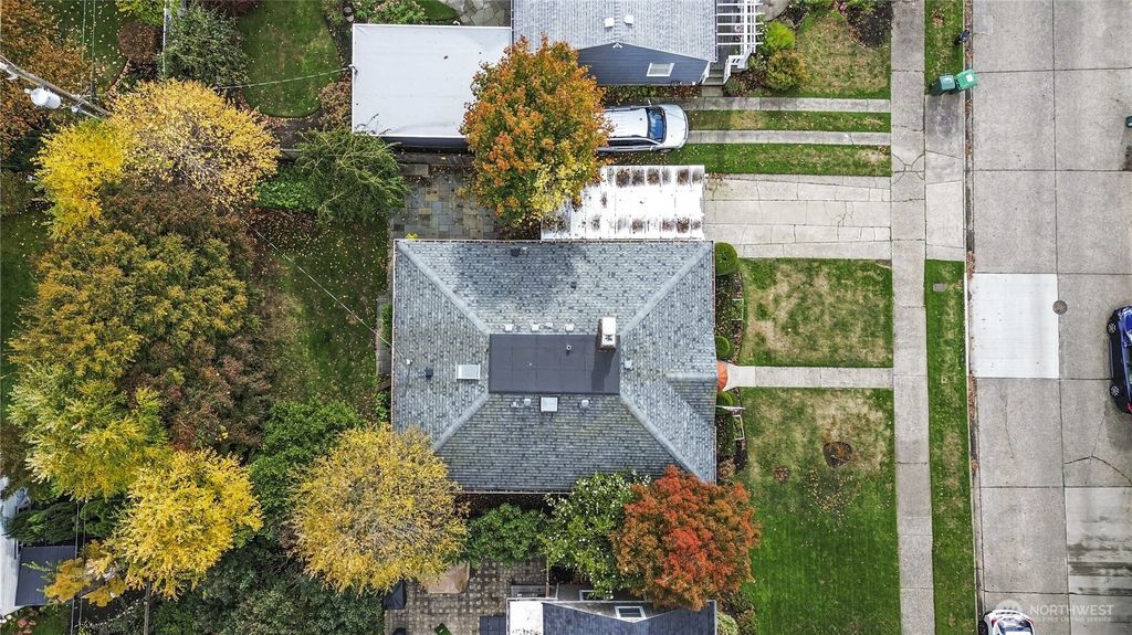 Photo of 5122 46th Avenue NE, Seattle, WA 98105 (MLS # 2446127)