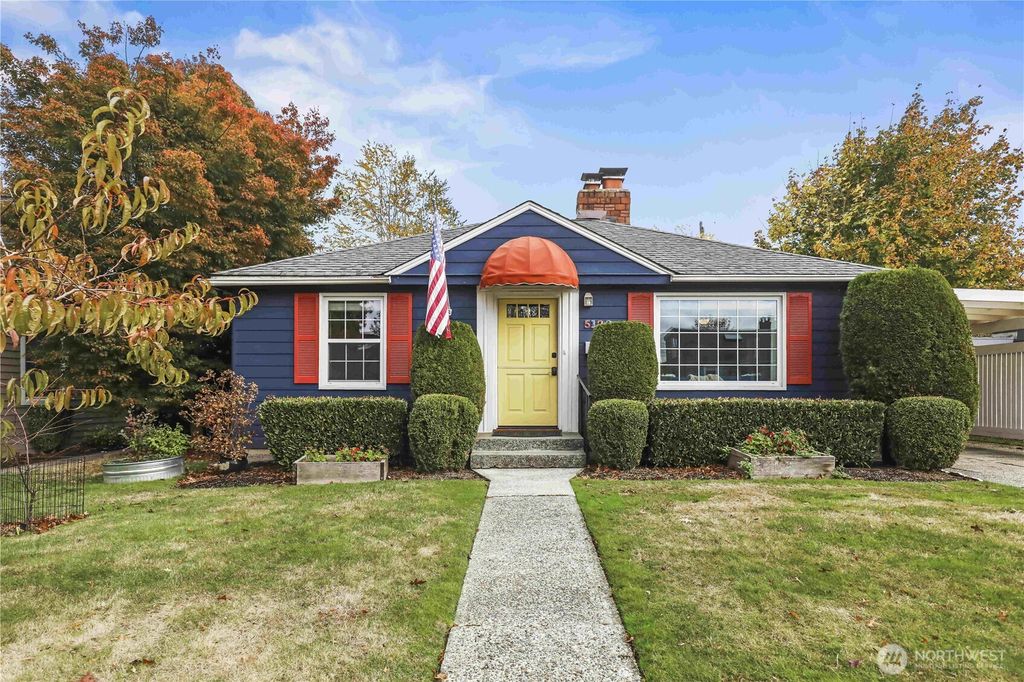 Photo of 5122 46th Avenue NE, Seattle, WA 98105 (MLS # 2446127)