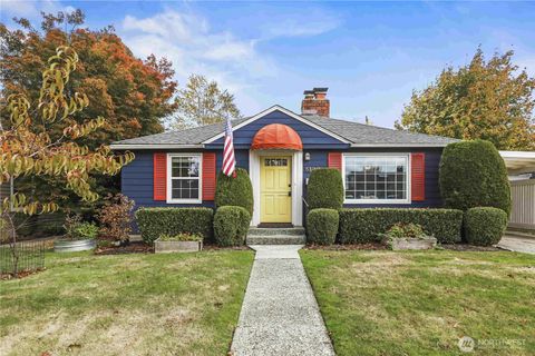 Photo of 5122 46th Avenue NE, Seattle, WA 98105 (MLS # 2446127)