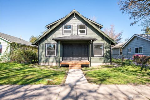 Photo of 285 20th Avenue, Longview, WA 98632 (MLS # 2504758)