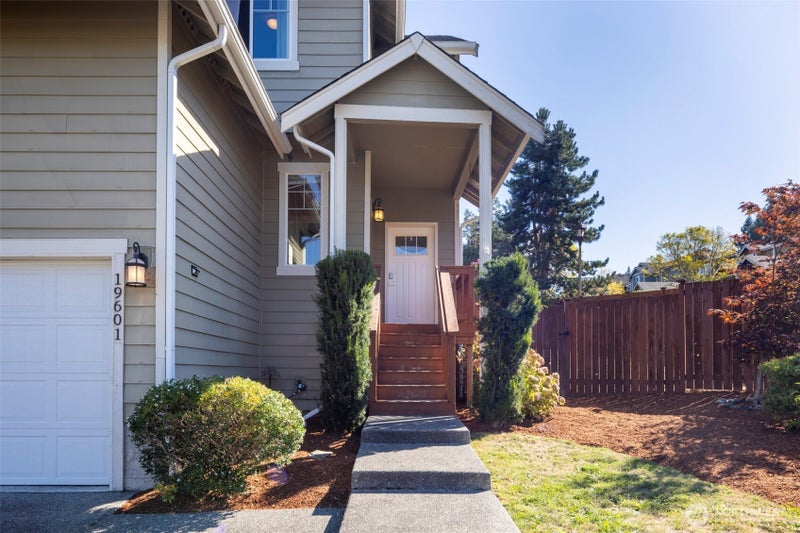 19601 Rosebud Place NE