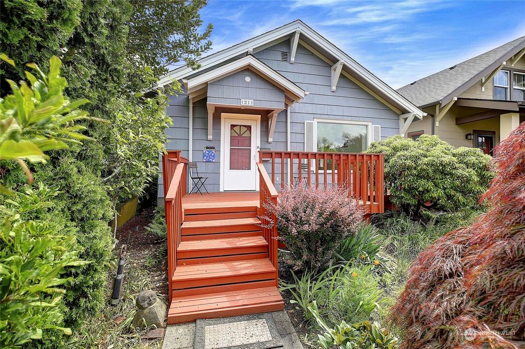 Photo of 1211 Hoyt Avenue, Everett, WA 98201 (MLS # 2247386)