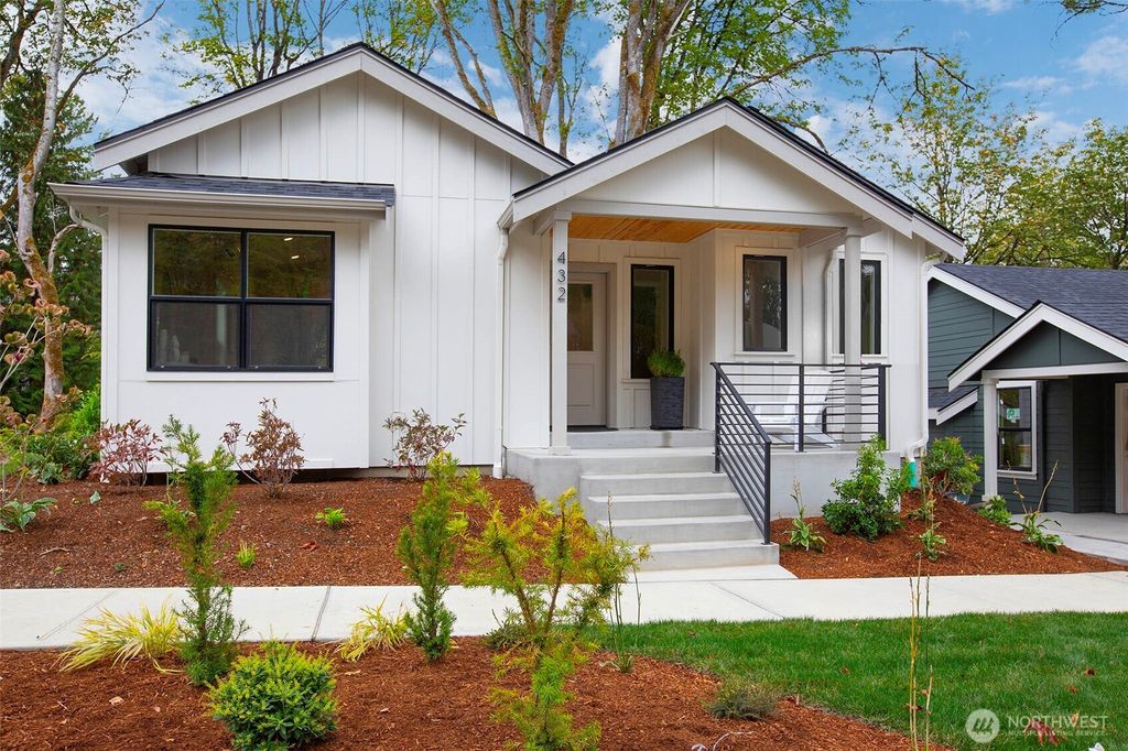Photo of 432 20th Ave Ave, Kirkland, WA 98033 (MLS # 2425225)