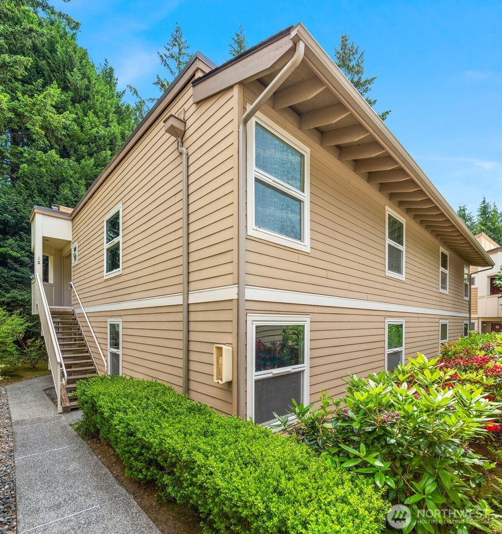 Photo of 14615 NE 40th Street #J-2, Bellevue, WA 98007 (MLS # 2385303)